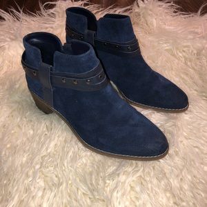Clarks Somerset ankle boots size 7M
